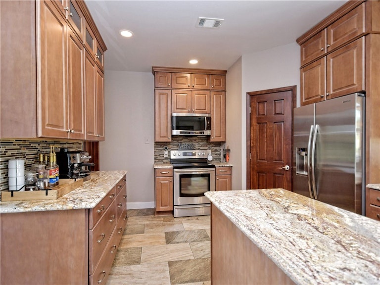 Photo 12 of 31 - 5725 Misty Hill Cv, Austin, TX 78759