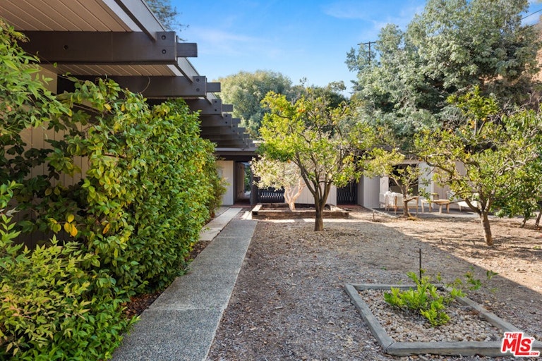 Photo 26 of 42 - 1030 Rivas Canyon Rd, Pacific Palisades, CA 90272