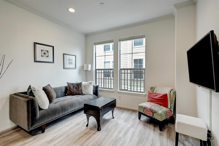 Photo 8 of 20 - 3001 Murworth Dr #501, Houston, TX 77025