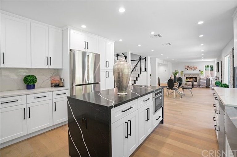 Photo 18 of 43 - 11905 Andasol Ave, Granada Hills, CA 91344