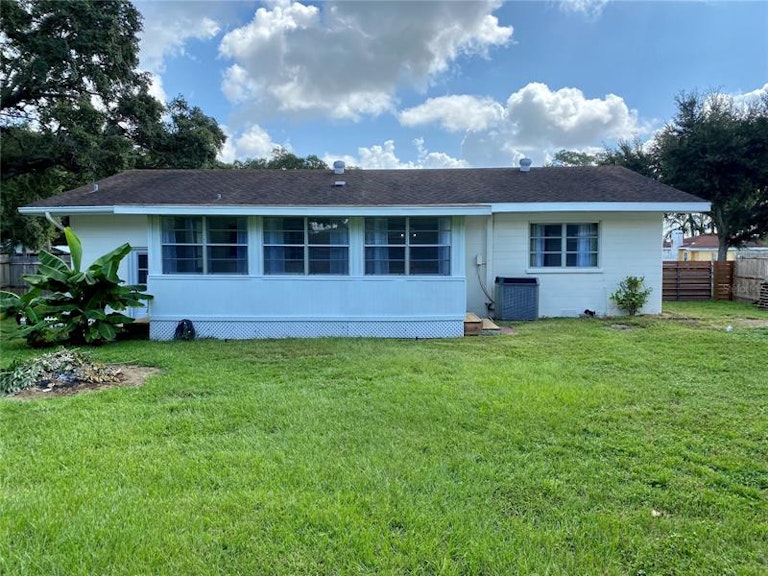 Photo 3 of 60 - 4081 Lake Marianna Dr, Winter Haven, FL 33881