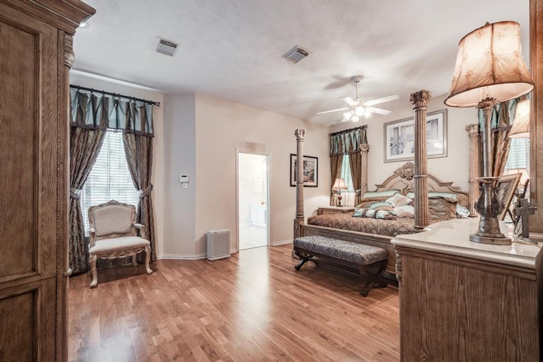 Photo 25 of 50 - 13215 Windy Oaks St, Beach City, TX 77523