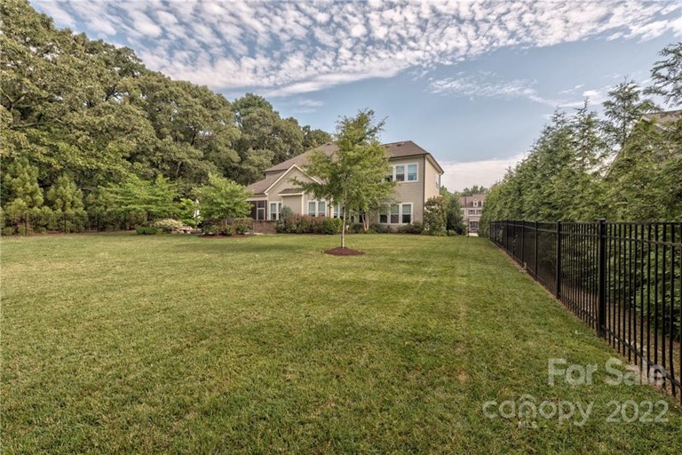 Photo 47 of 48 - 509 Lacebark Elm Ct, Matthews, NC 28104