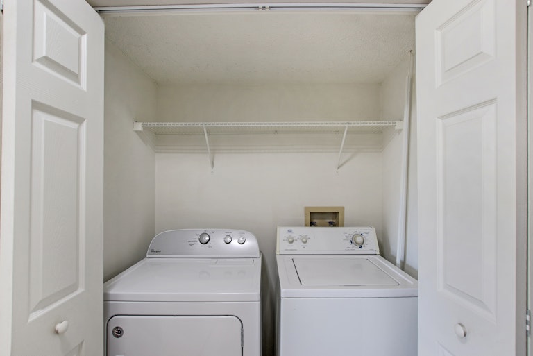 Photo 11 of 17 - 1402 Mohrlake Dr, Brandon, FL 33511