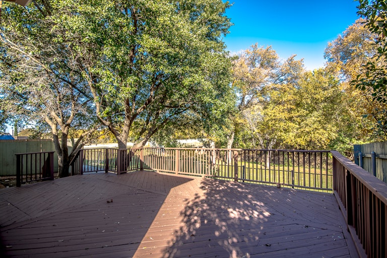 Photo 5 of 34 - 971 Lea Meadow Dr, Lewisville, TX 75077