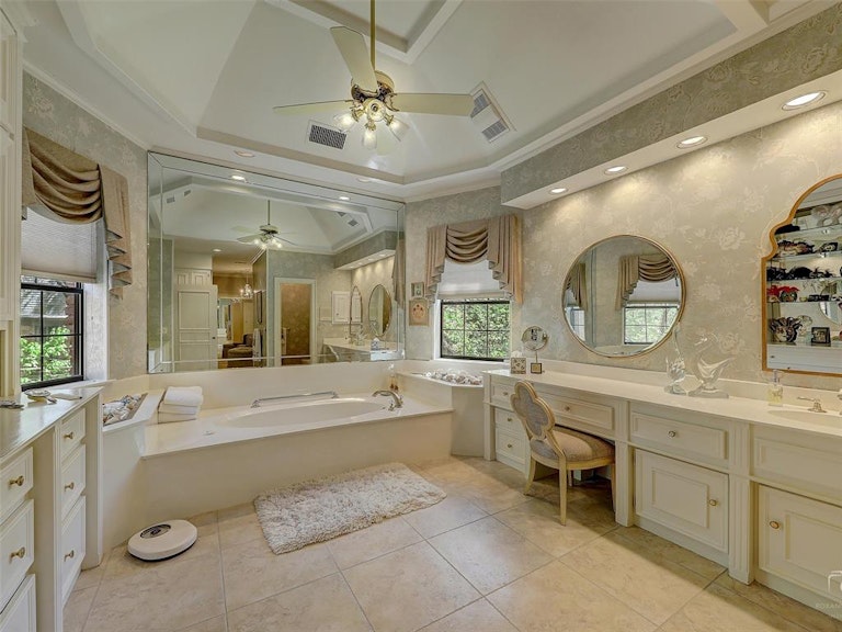 Photo 22 of 31 - 17316 Club Hill Ln, Dallas, TX 75248
