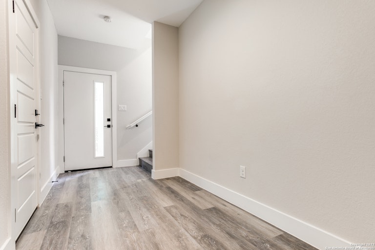 Photo 3 of 26 - 1618 W Lawndale Dr #5, San Antonio, TX 78209