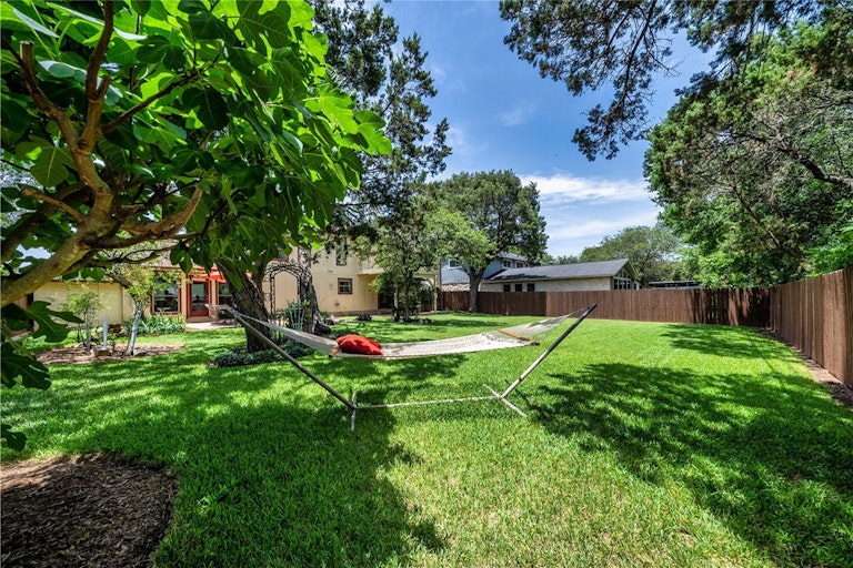 Photo 24 of 37 - 1501 Wilson Heights Dr, Austin, TX 78746