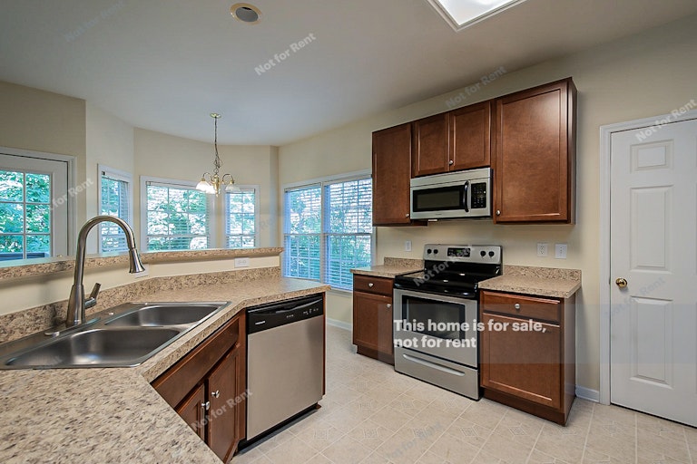 Photo 4 of 23 - 209 Calebra Way, Cary, NC 27519