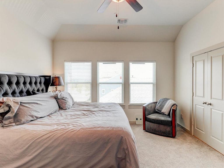 Photo 26 of 35 - 8812 Bridge St, North Richland Hills, TX 76180