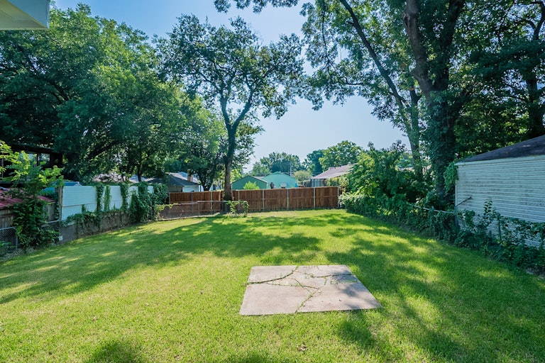 Photo 18 of 19 - 1210 S Gilpin Ave, Dallas, TX 75211