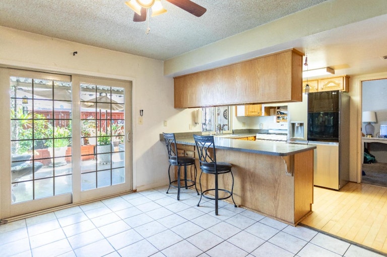 Photo 9 of 33 - 5941 Casa Alegre, Carmichael, CA 95608
