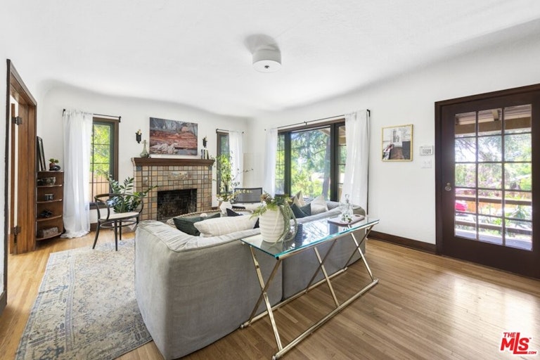 Photo 8 of 46 - 589 Athens St, Altadena, CA 91001