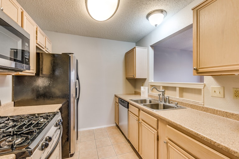 Photo 6 of 23 - 1707 Creekbend Dr, Lewisville, TX 75067