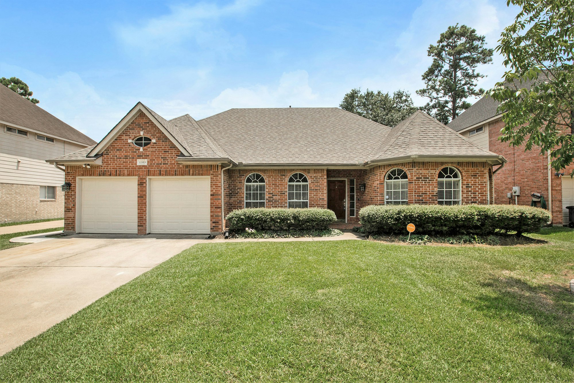 Photo 1 of 17 - 11919 Lakewood Hills Dr, Tomball, TX 77377