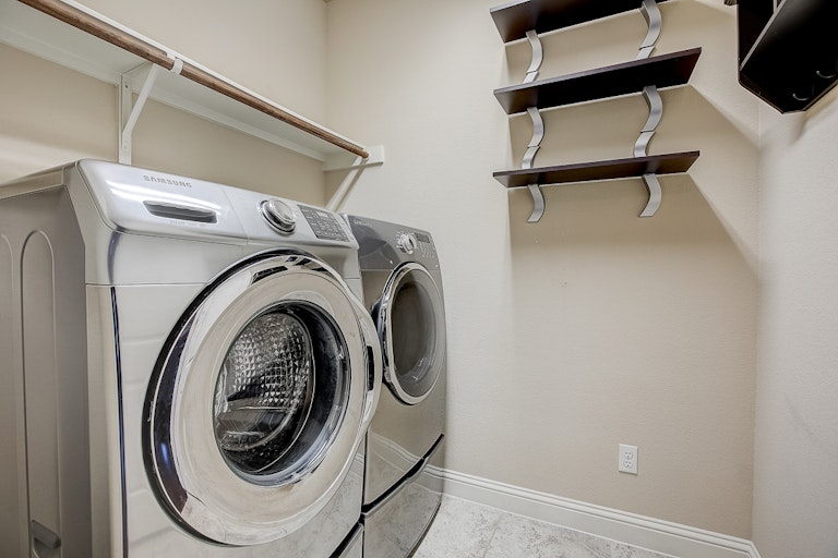 Photo 26 of 36 - 2620 Lightfoot Trl, Austin, TX 78745
