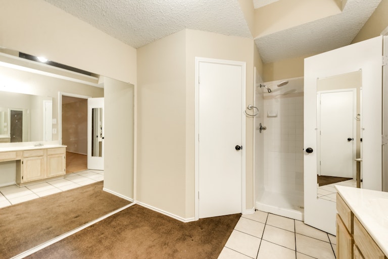 Photo 16 of 26 - 1820 Whispering Cove Trl, Fort Worth, TX 76134