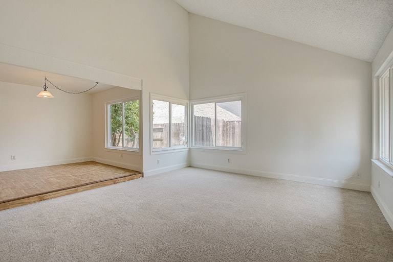 Photo 13 of 44 - 8017 Stone Canyon Cir, Citrus Heights, CA 95610