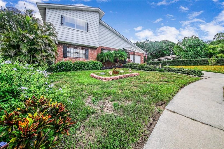 Photo 3 of 28 - 526 Greentree Cir, Lake Wales, FL 33853