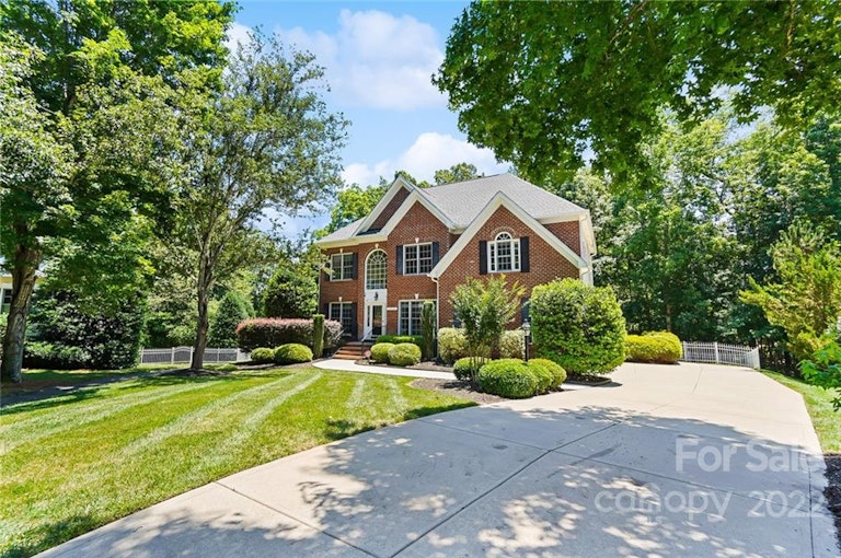 Photo 1 of 40 - 1252 Toteros Dr, Waxhaw, NC 28173