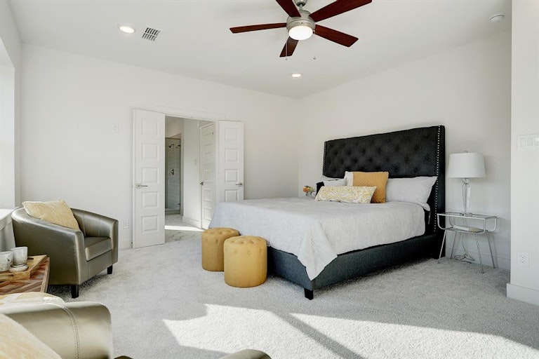 Photo 8 of 24 - 1729 Leilani Dr, Houston, TX 77055