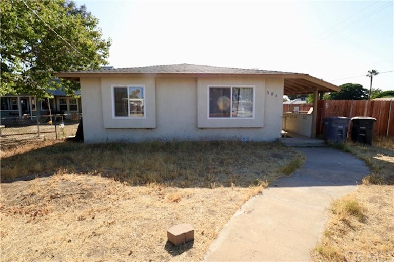 Photo 3 of 24 - 501 S Buena Vista St, Hemet, CA 92543