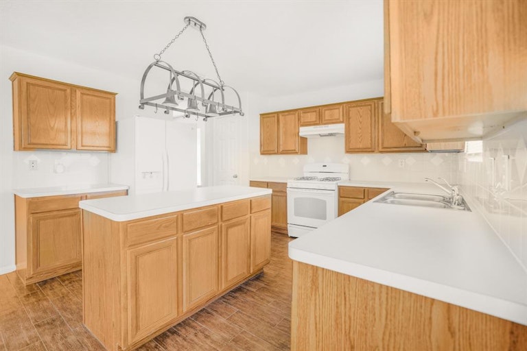 Photo 16 of 42 - 403 Mystic Glen Loop, Kingwood, TX 77339