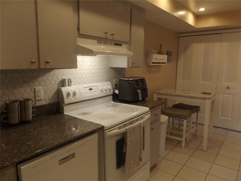 Photo 13 of 26 - 156 Fallwood St, Fern Park, FL 32730