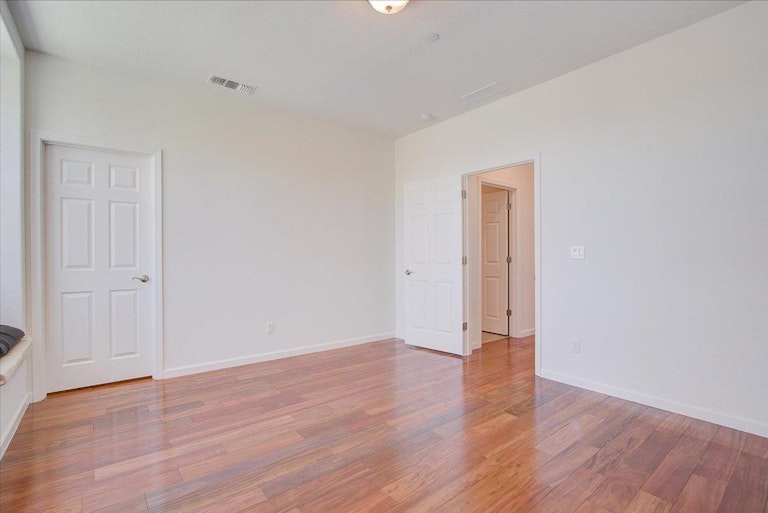 Photo 14 of 43 - 10082 Mud Hen Way, Elk Grove, CA 95757