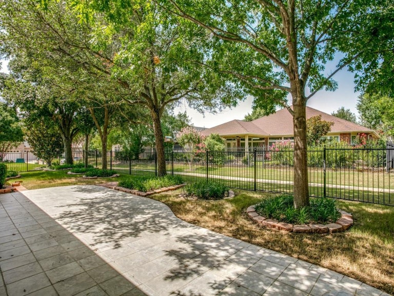 Photo 34 of 40 - 10405 Downing Dr, Denton, TX 76207