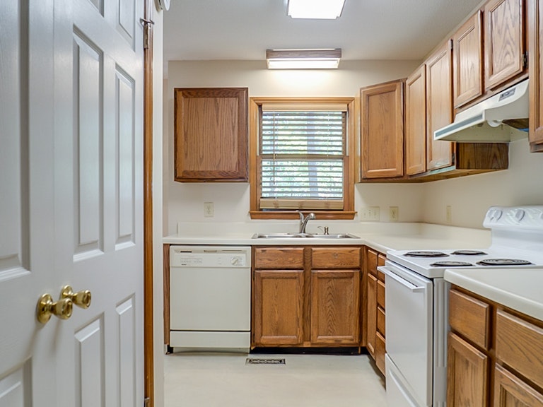 Photo 2 of 22 - 612 Sanderson Dr, Durham, NC 27704