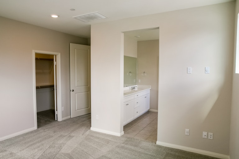 Photo 18 of 37 - 454 Tibbetts St, Santa Paula, CA 93060