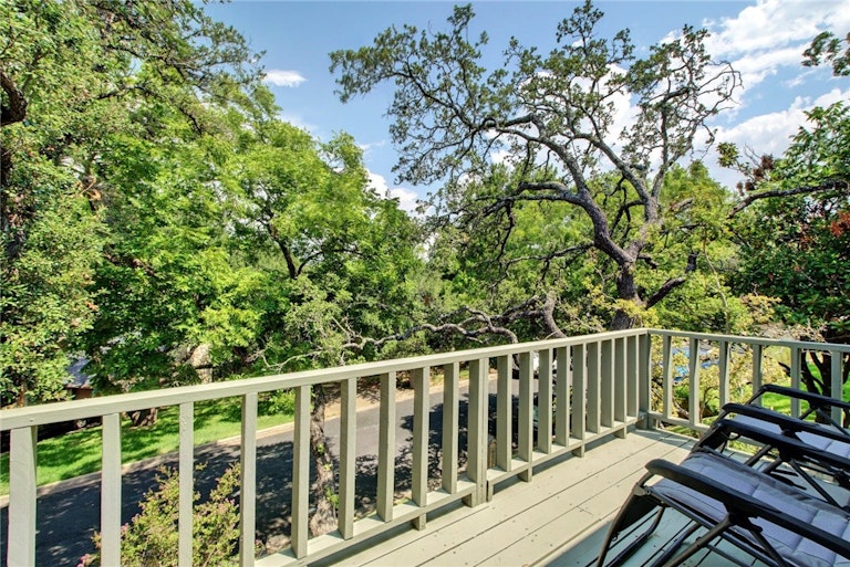 Photo 17 of 32 - 8510 Appalachian Dr, Austin, TX 78759