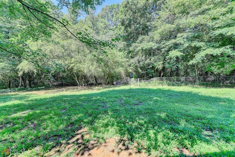 Photo 2 of 39 - 3371 San Antonio Dr, Snellville, GA 30039