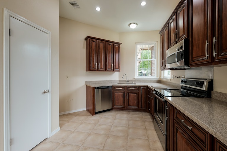 Photo 7 of 27 - 8027 Dove Trail Dr, San Antonio, TX 78244