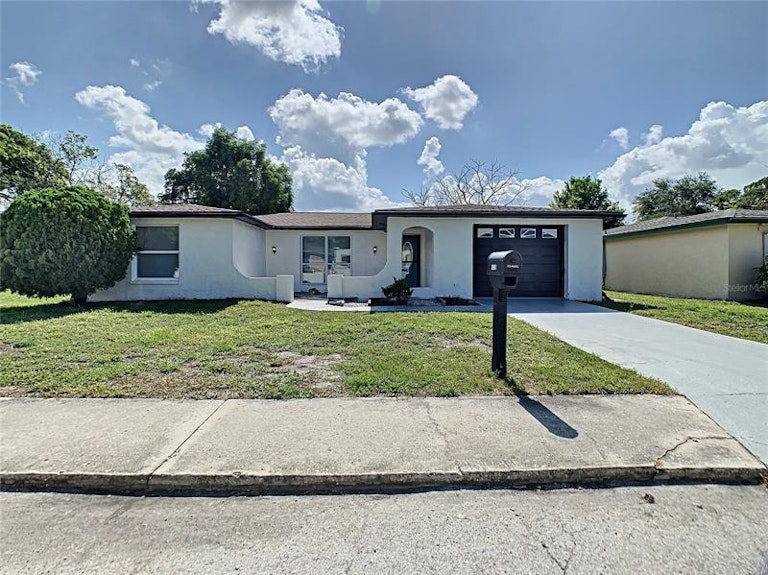 Photo 4 of 54 - 10136 Brandywine Ln, Port Richey, FL 34668