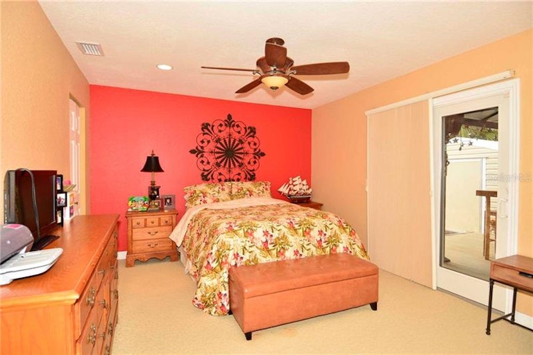 Photo 14 of 25 - 6338 Wisteria Ln, Apollo Beach, FL 33572