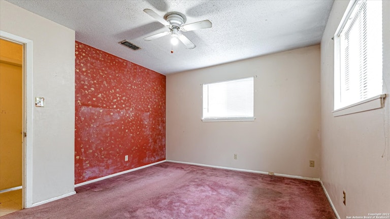 Photo 17 of 25 - 7323 Timber Ridge Dr, San Antonio, TX 78227