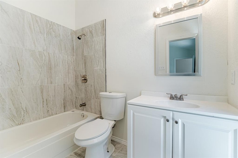 Photo 14 of 28 - 10828 Eastcrest Ln, Dallas, TX 75217