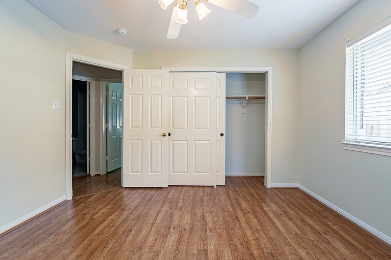 Photo 18 of 26 - 3839 Canton Dr, Pearland, TX 77584
