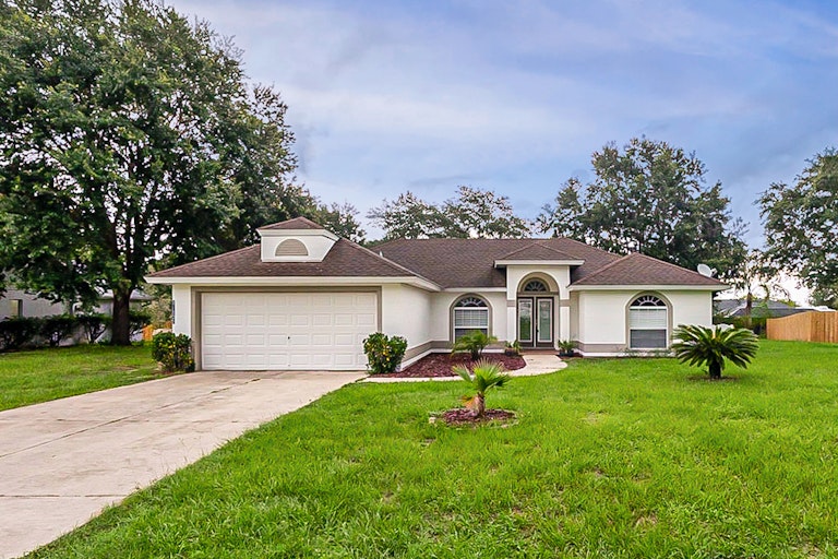 Photo 1 of 28 - 14123 Winterdale Dr, Grand Island, FL 32735