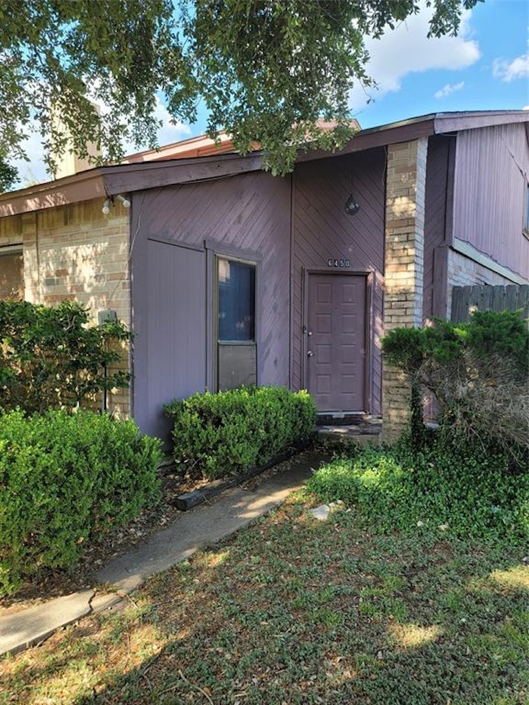 Photo 3 of 38 - 6450 Dellfern Dr, Houston, TX 77035