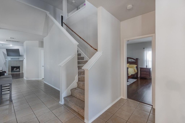 Photo 5 of 36 - 2854 Gospel Dr, Dallas, TX 75237