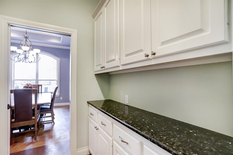 Photo 8 of 34 - 7811 Bent Green Ln, Spring, TX 77389