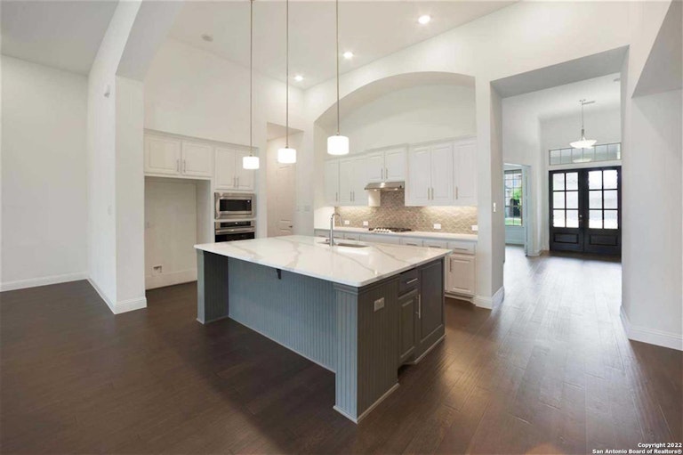 Photo 4 of 25 - 1915 Privet Rd, New Braunfels, TX 78132
