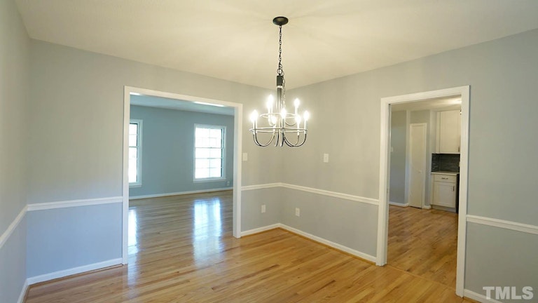 Photo 11 of 37 - 1308 Manovill Pl, Raleigh, NC 27609