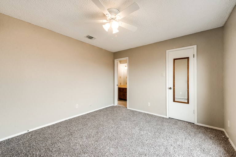 Photo 19 of 28 - 1470 Creekview Ct, Fort Worth, TX 76112