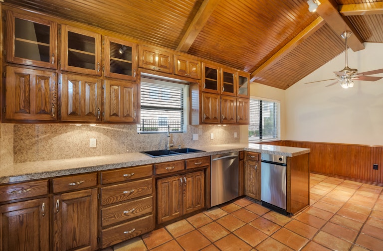 Photo 13 of 27 - 420 Evergreen Dr, Hurst, TX 76054