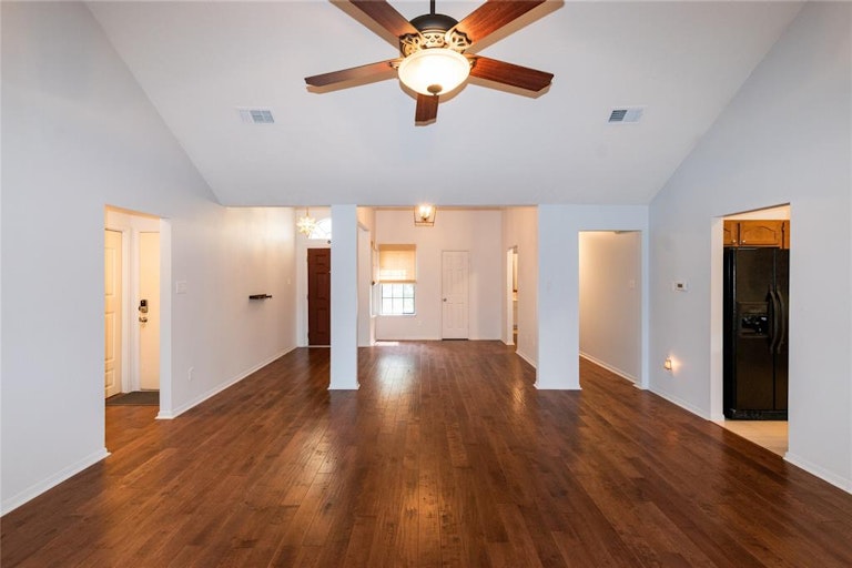 Photo 8 of 29 - 1010 Abbott Dr, Pearland, TX 77584