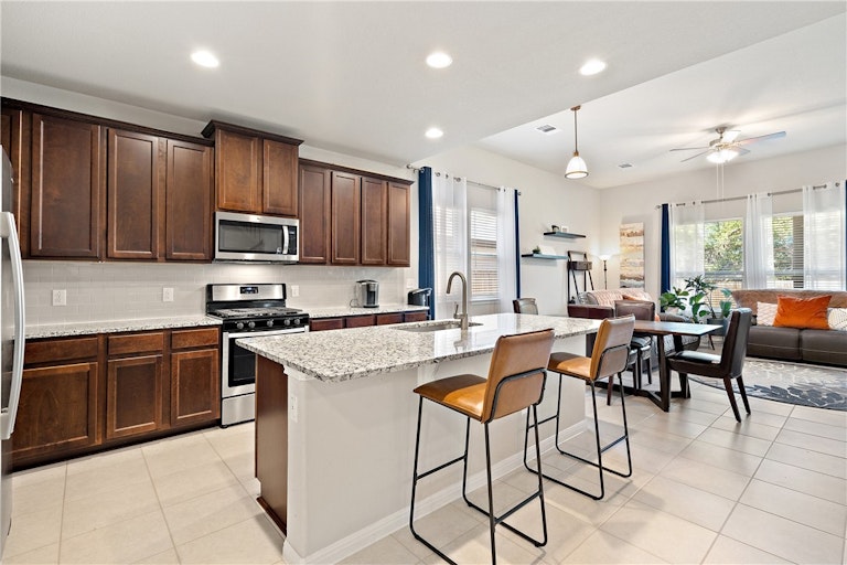 Photo 13 of 40 - 212 Walkup Ln, Leander, TX 78641